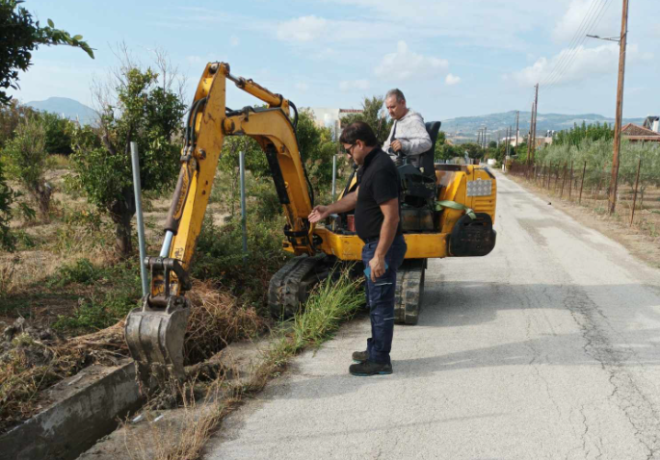 Πουλλίτσα |Καθαρισμός αυλακιών για την απορροή νερών της βροχής